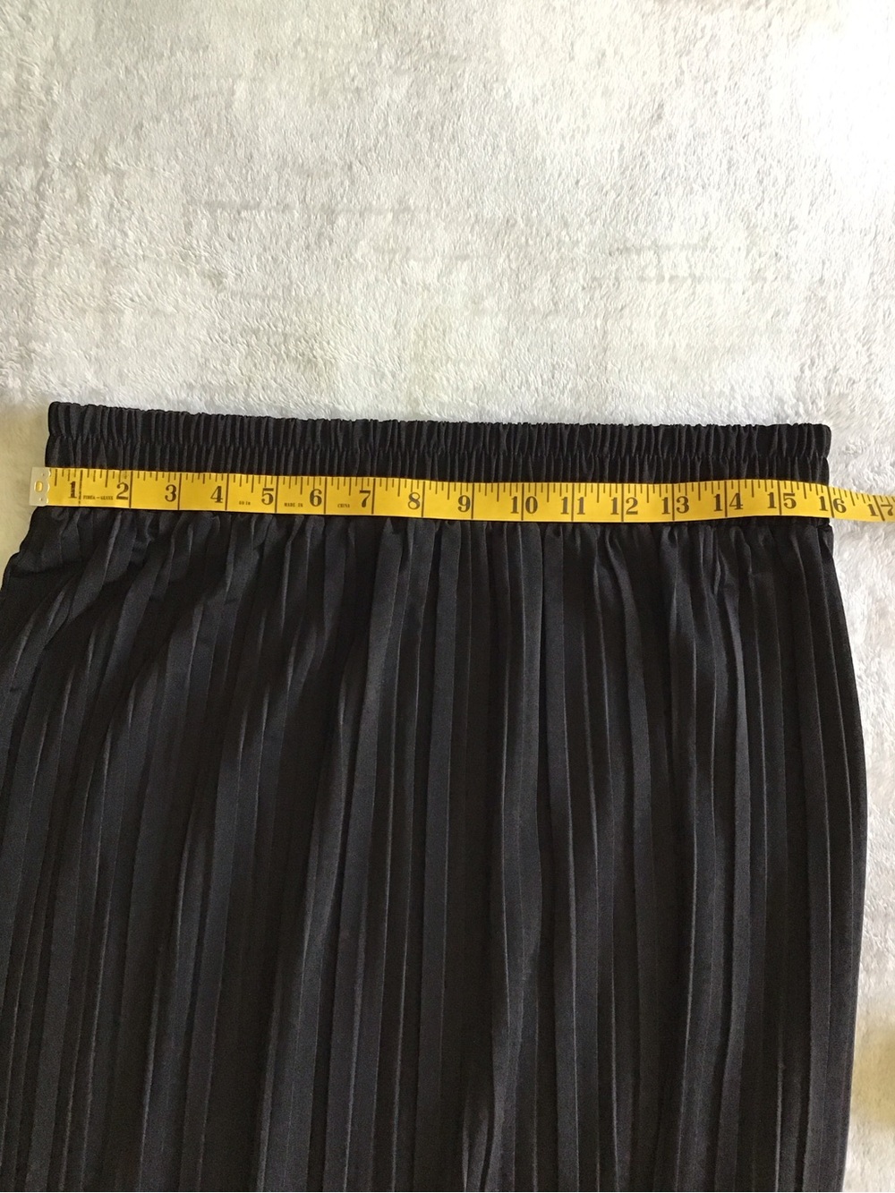 P.O.S.H. Black Pleated Midi Skirt Size Large Elastic Waist Polyester Blend - Picture 5 of 7